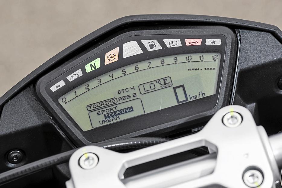 Die Armaturen der Ducati Hypermotard
