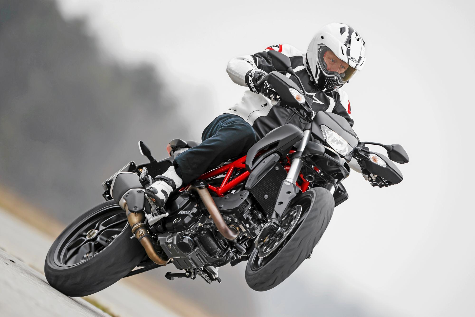 Die neue Ducati Hypermotard eignet sich bestens für Wheelies