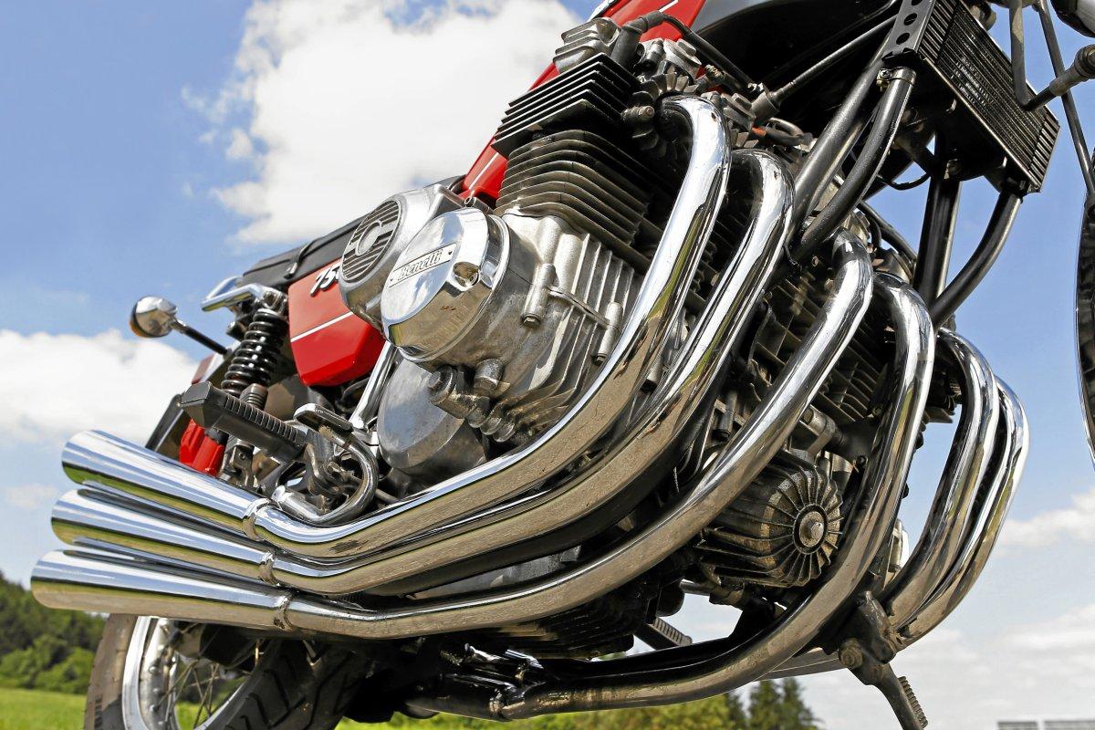 http://www.motorrad-bilder.at/slideshows/291/010016/sechszylinder-ausfahrt4.jpg