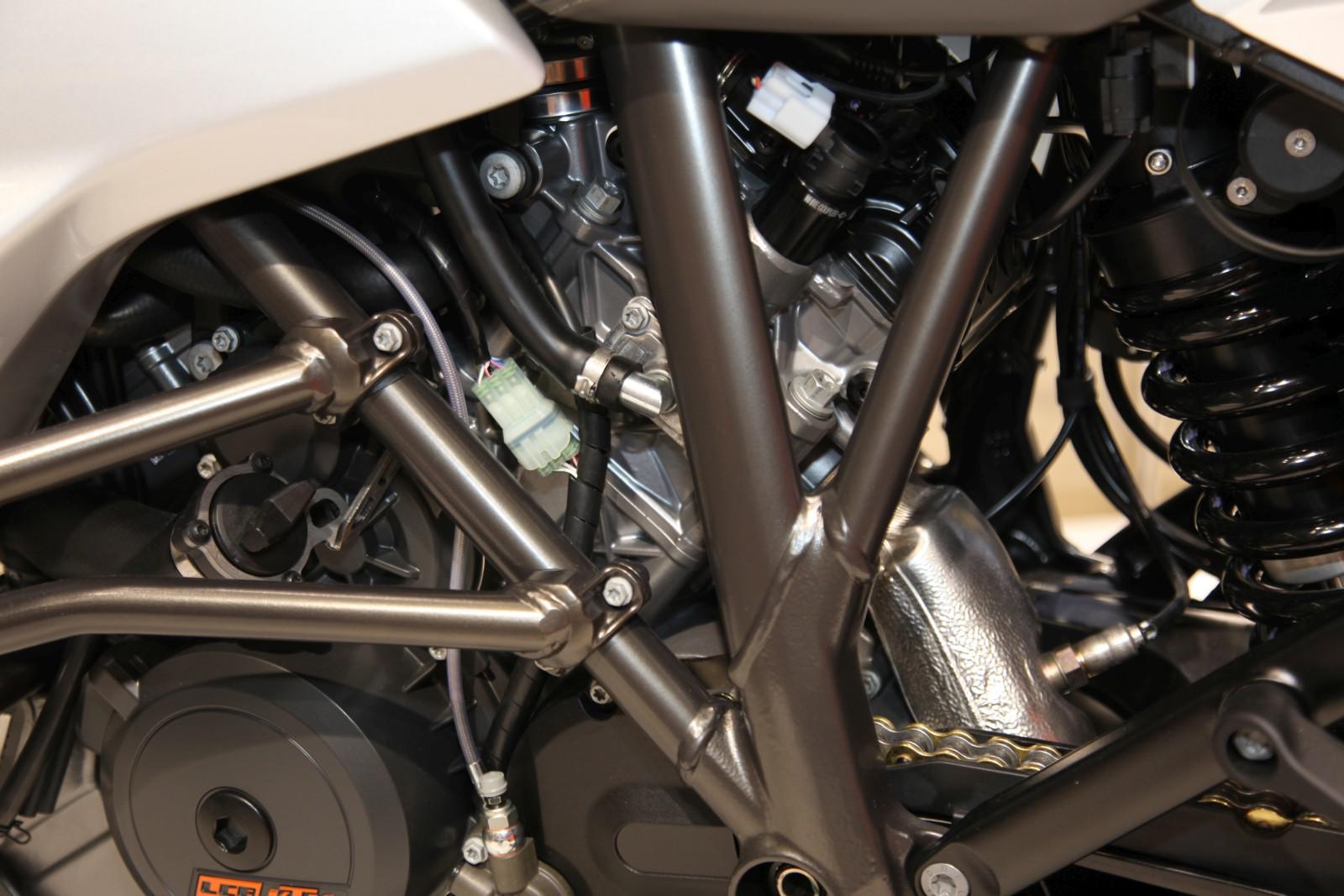 KTM-1290-Super-Adventure-2015-13.jpg
