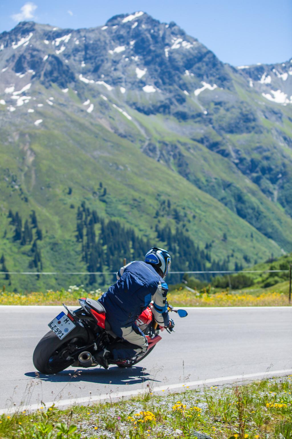 Power-Naked Bike Test in den Alpen 2015