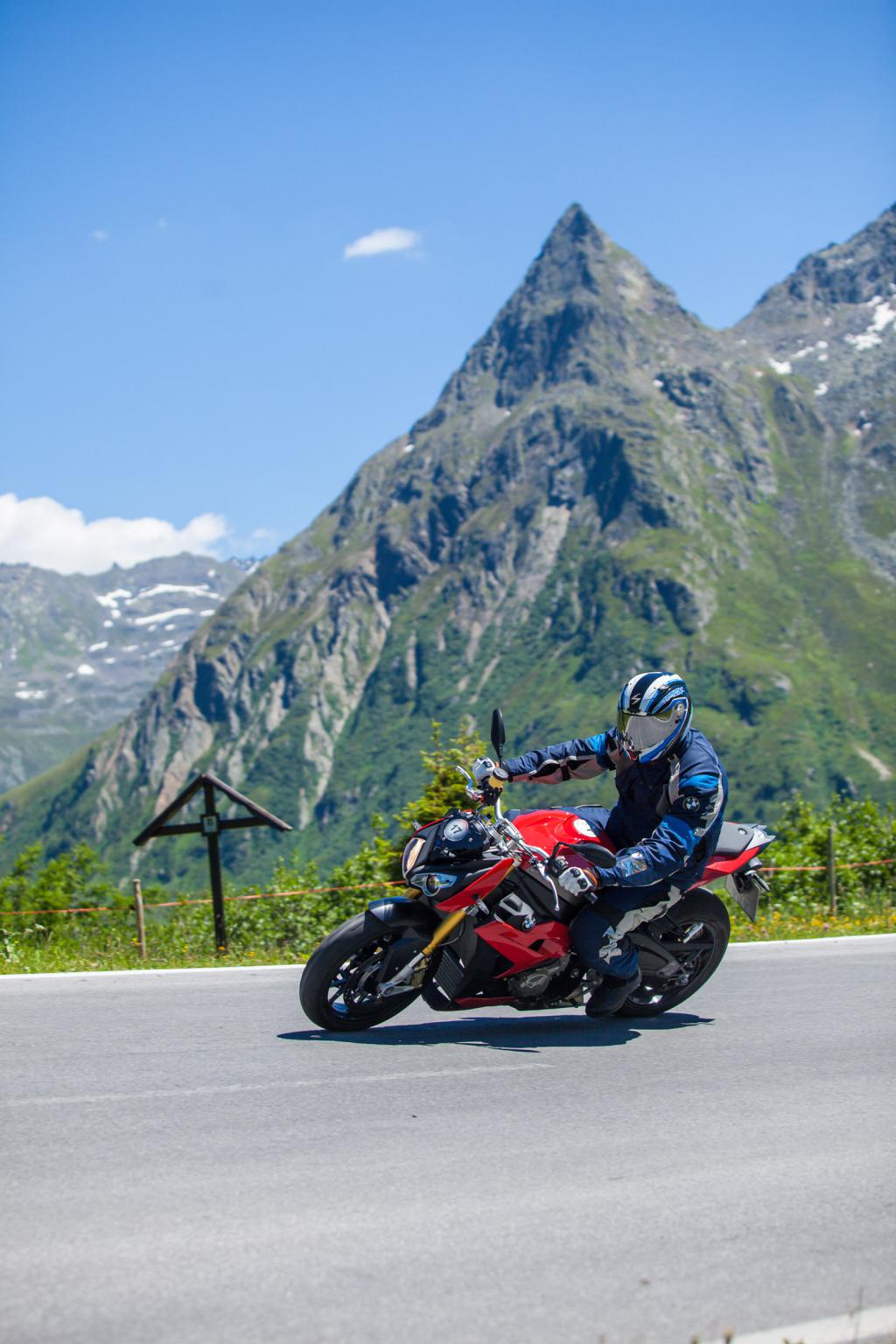 Power-Naked Bike Test in den Alpen 2015