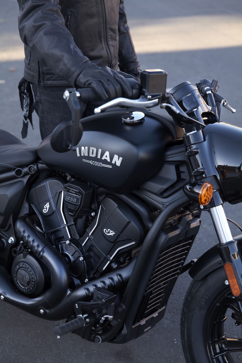 Indian Scout Bobber 2025 - Слика 38