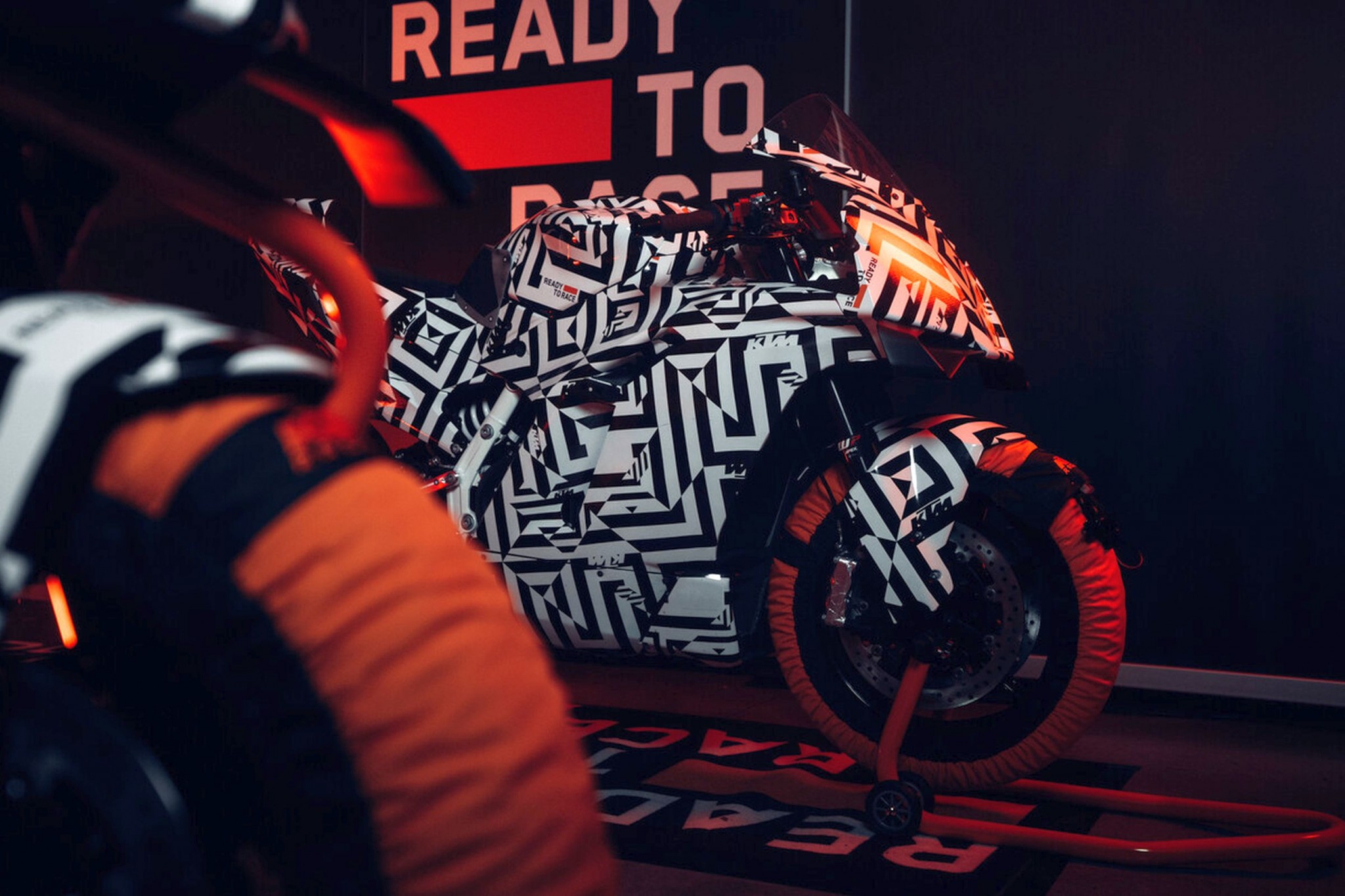 KTM 990 RC R - nihayet yol için safkan spor motosiklet! - Resim 41