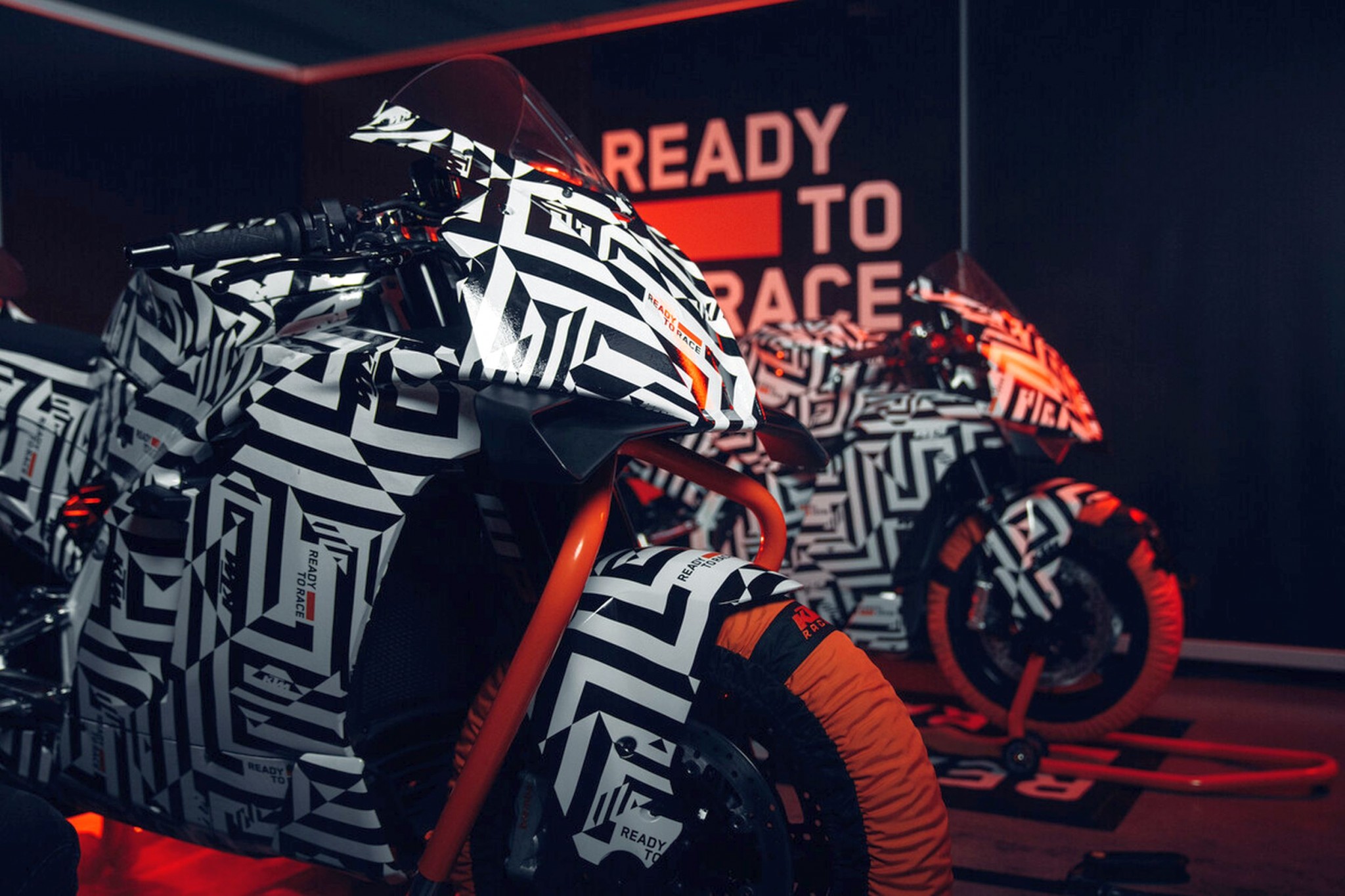 KTM 990 RC R - nihayet yol için safkan spor motosiklet! - Resim 33