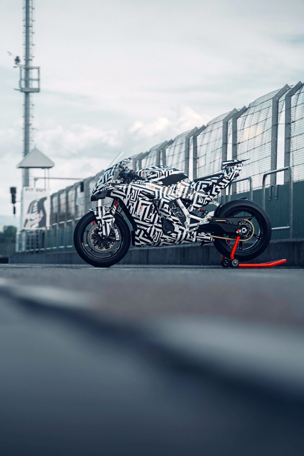 KTM 990 RC R - nihayet yol için safkan spor motosiklet! - Resim 4