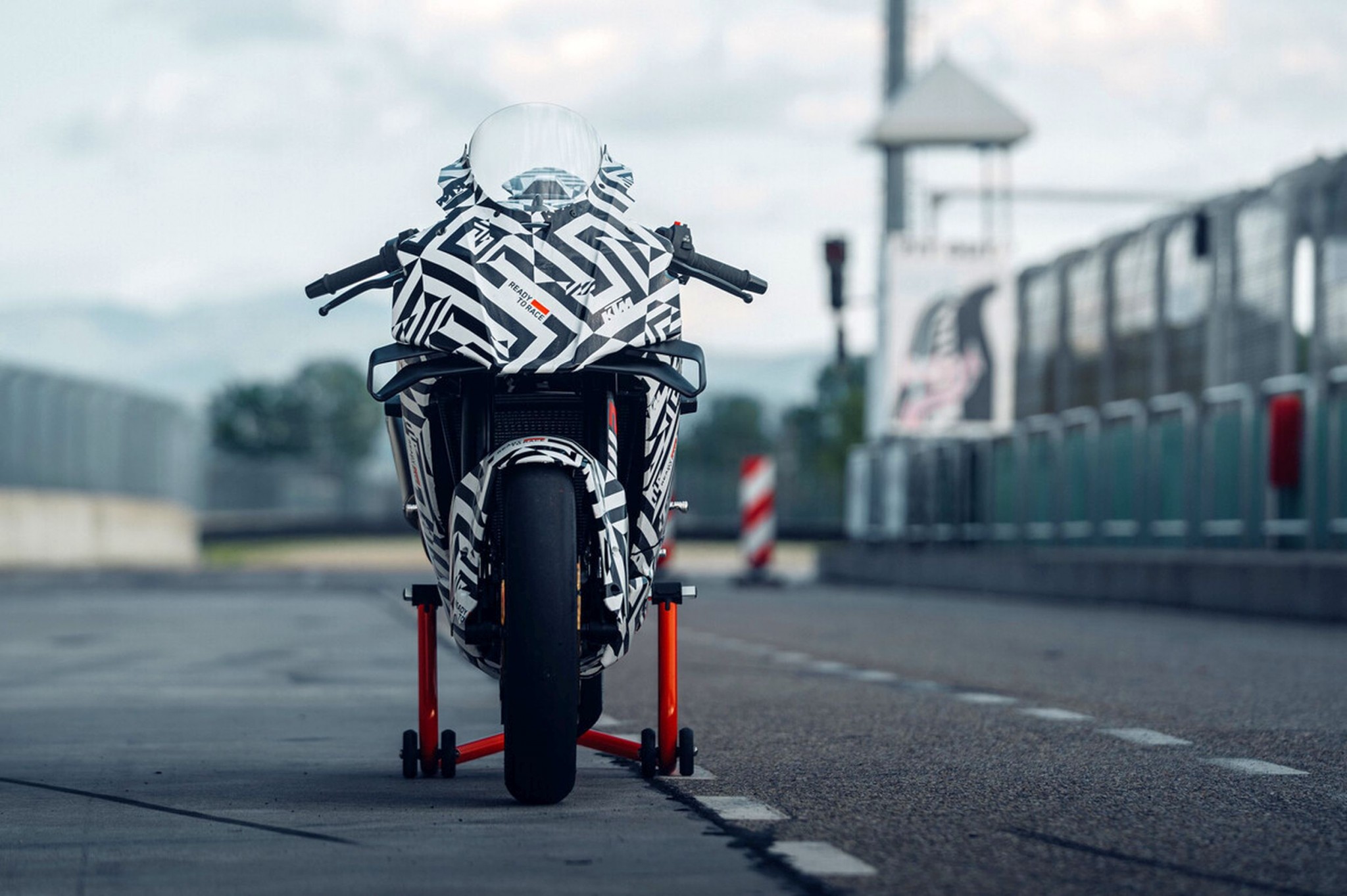 KTM 990 RC R - nihayet yol için safkan spor motosiklet! - Resim 31