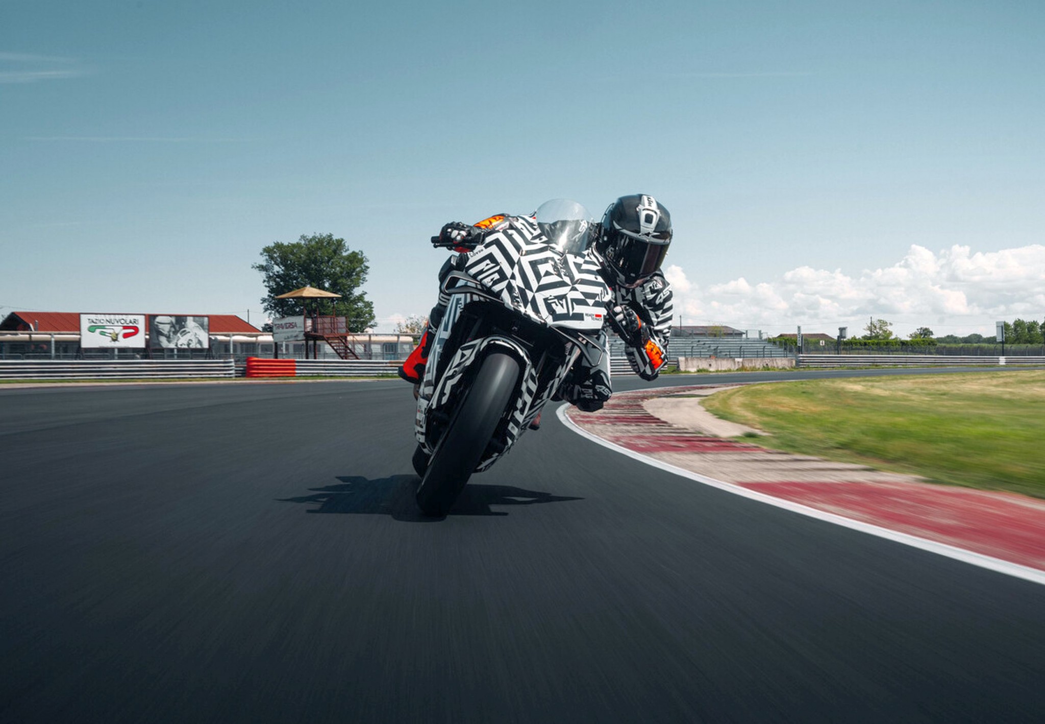 KTM 990 RC R - nihayet yol için safkan spor motosiklet! - Resim 10