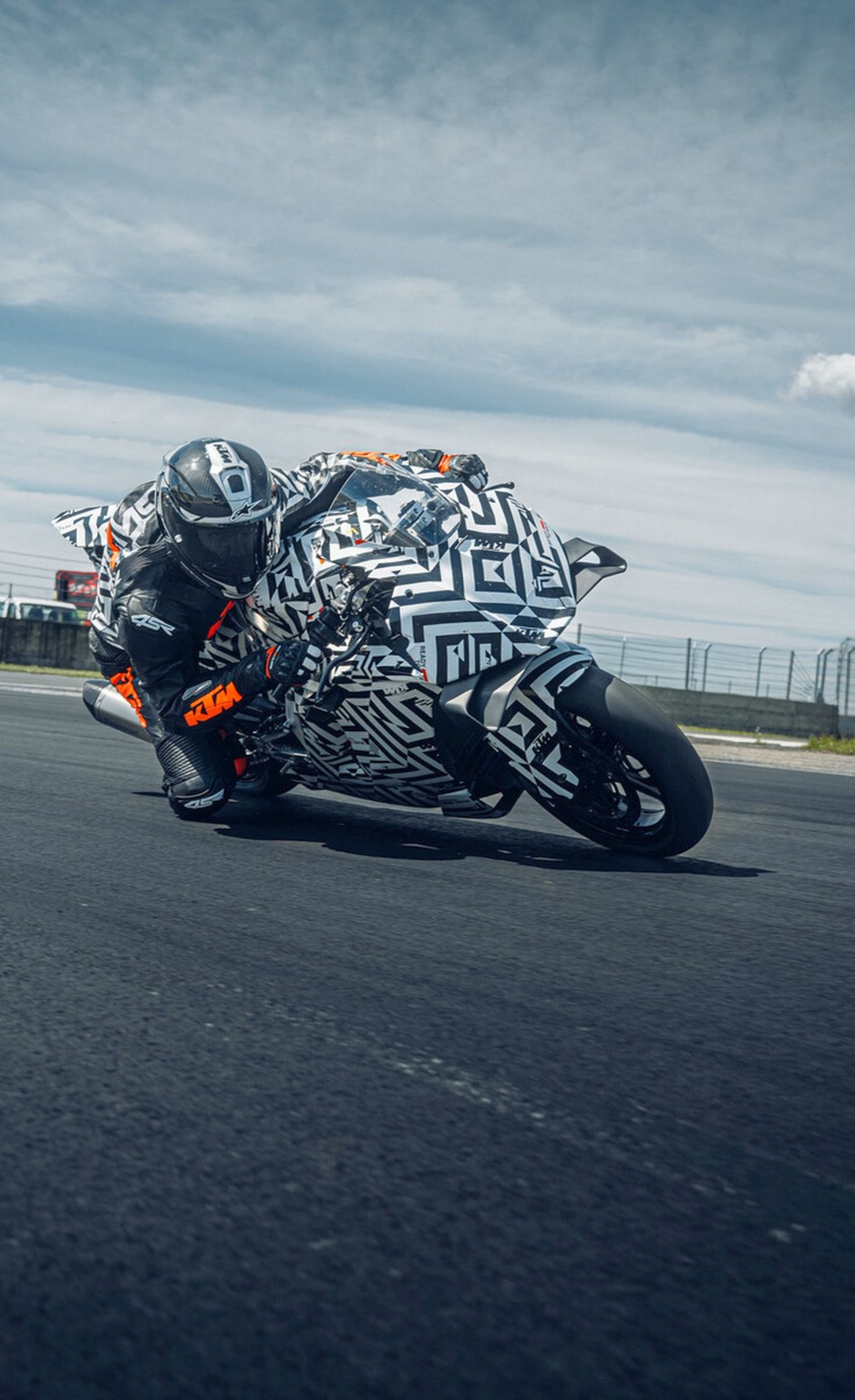 KTM 990 RC R - konečně čistokrevný sportovní motocykl na silnici! - Obrázek 15