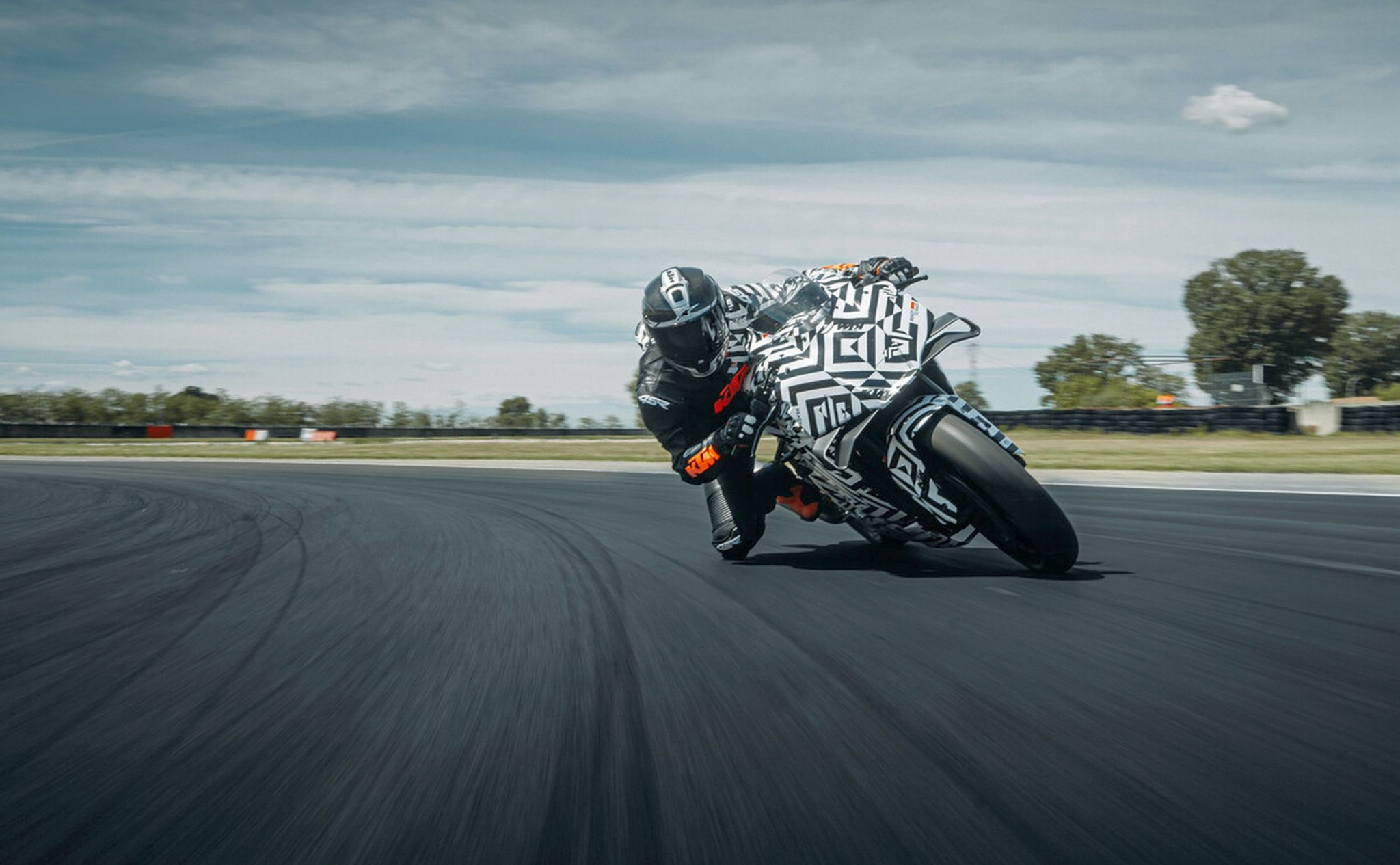 KTM 990 RC R - finalmente a moto desportiva puro-sangue para a estrada! - Imagem 28