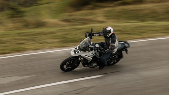 BMW R 1300 GS vs. Ducati Multistrada V4 S 2024 Motorrad Vergleich & Test