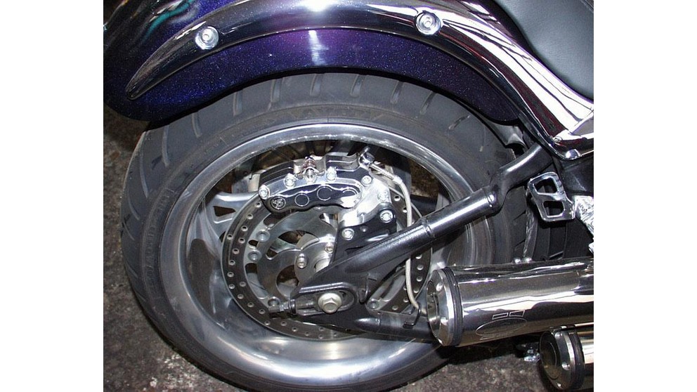 Kawasaki VN 2000 - Slika 2