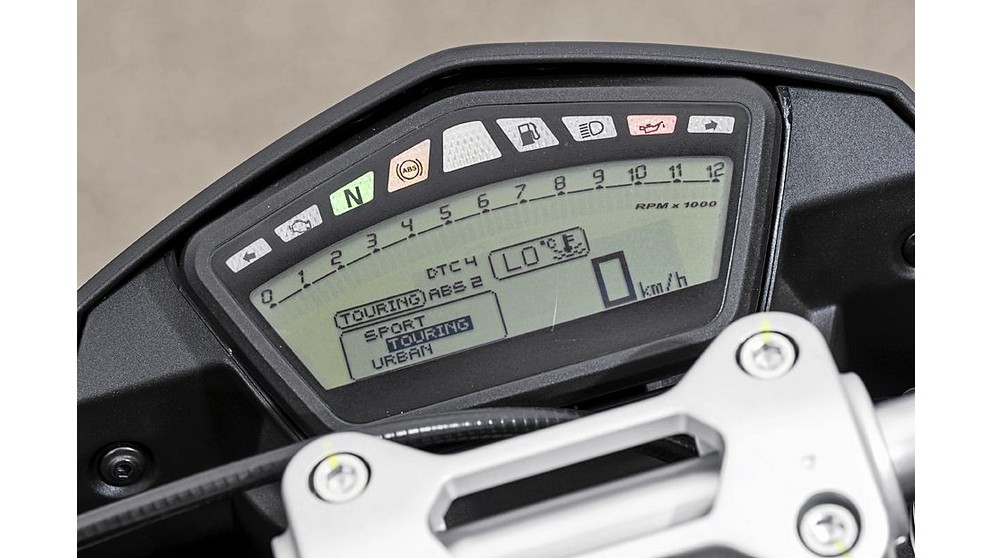 Ducati Hypermotard 821 - Resim 13