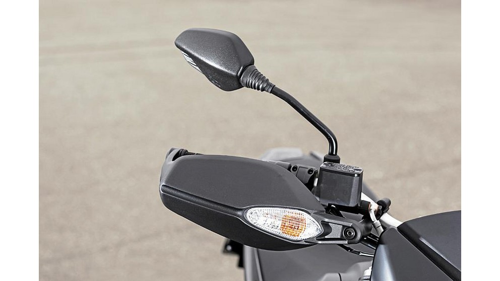 Ducati Hypermotard 821 - Imagem 22