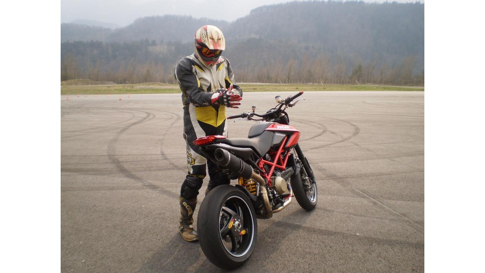 Ducati Hypermotard 1100 Evo SP - Image 15
