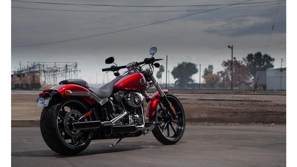Harley-Davidson Softail Breakout FXSB - Obrázek 24