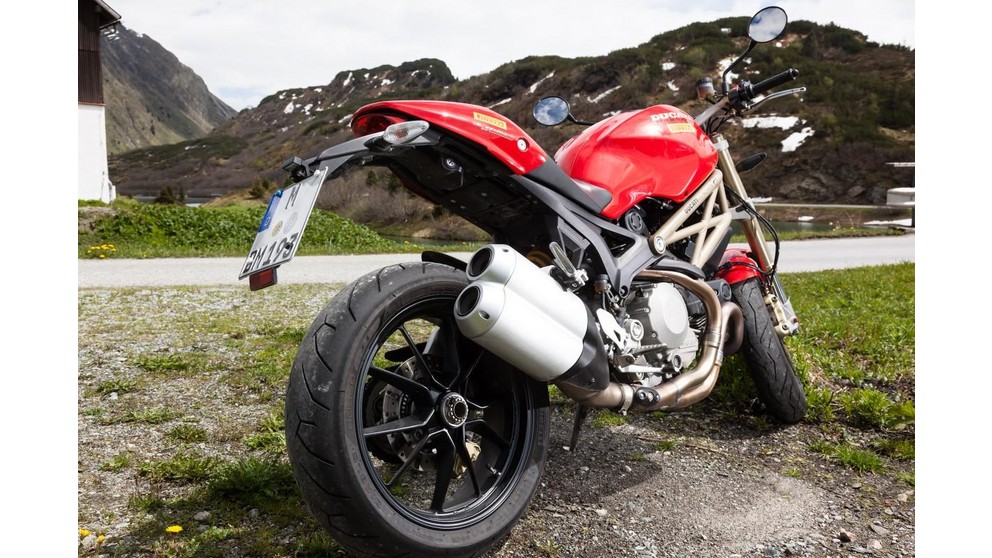 Ducati Monster 1100 Evo - Kép 17