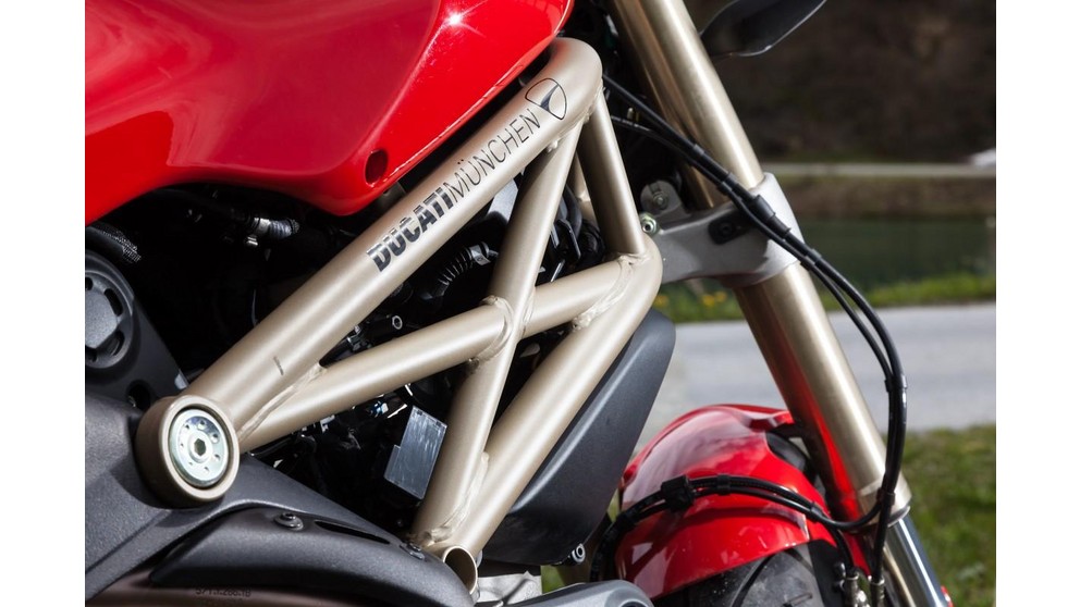 Ducati Monster 1100 Evo - Obrázek 19