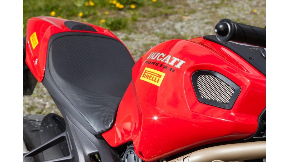 Ducati Monster 1100 Evo - Kép 22