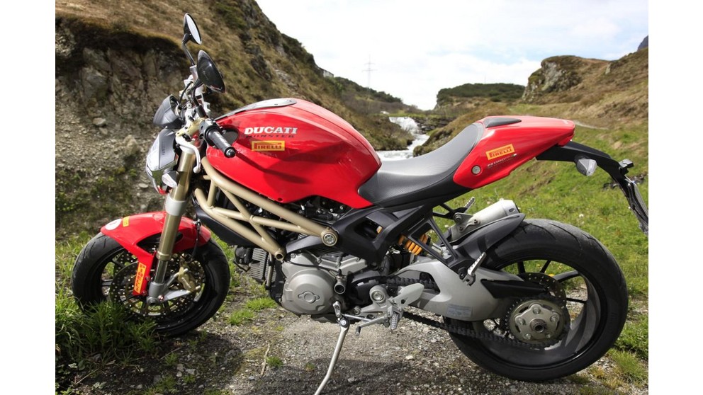 Ducati Monster 1100 Evo - Obrázek 24