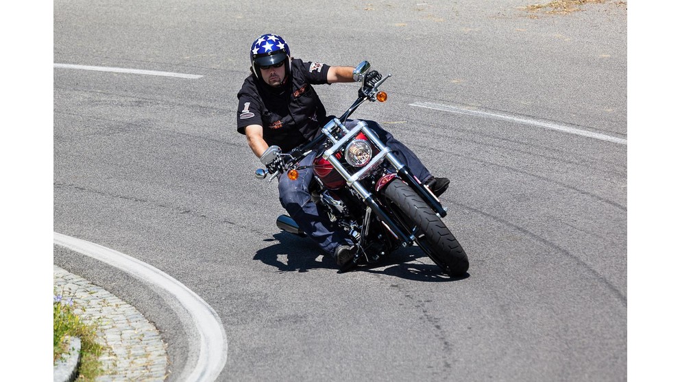 Harley-Davidson CVO Breakout FXSBSE - Resim 15