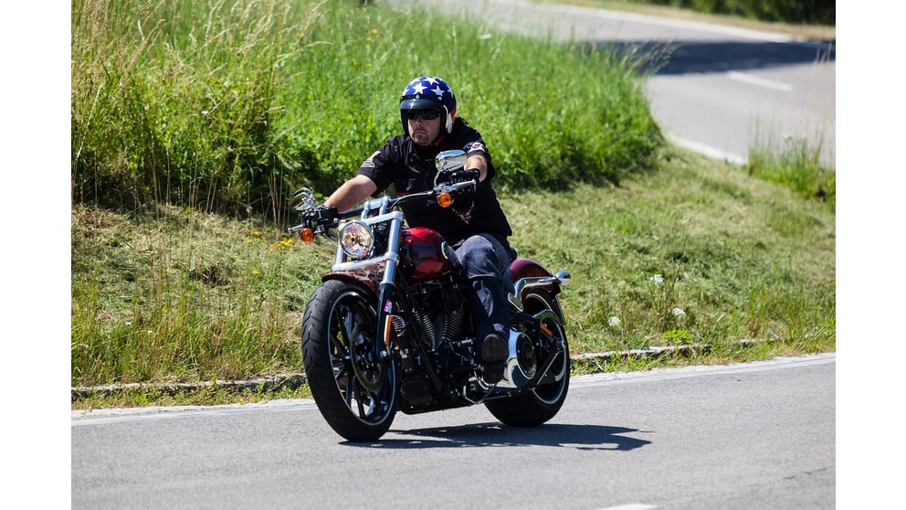 Harley-Davidson CVO Breakout FXSBSE - Resim 19