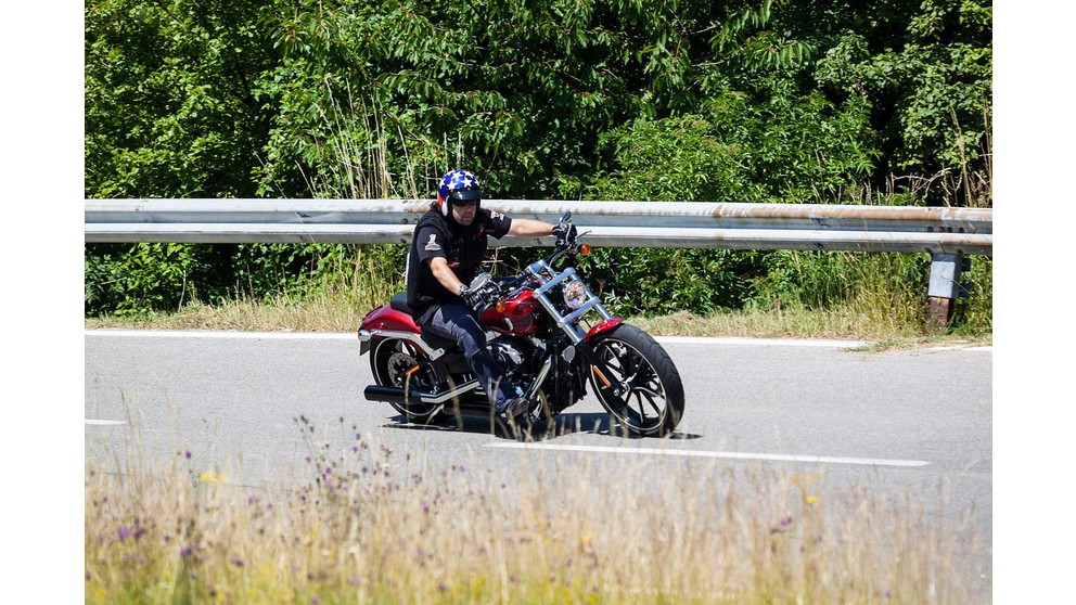 Harley-Davidson CVO Breakout FXSBSE - Слика 24