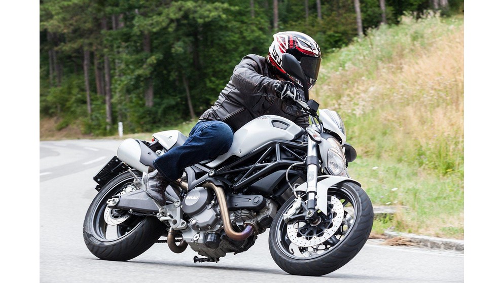 Ducati Monster 696 - Imagem 9