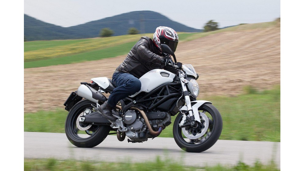 Ducati Monster 696 - Resim 18