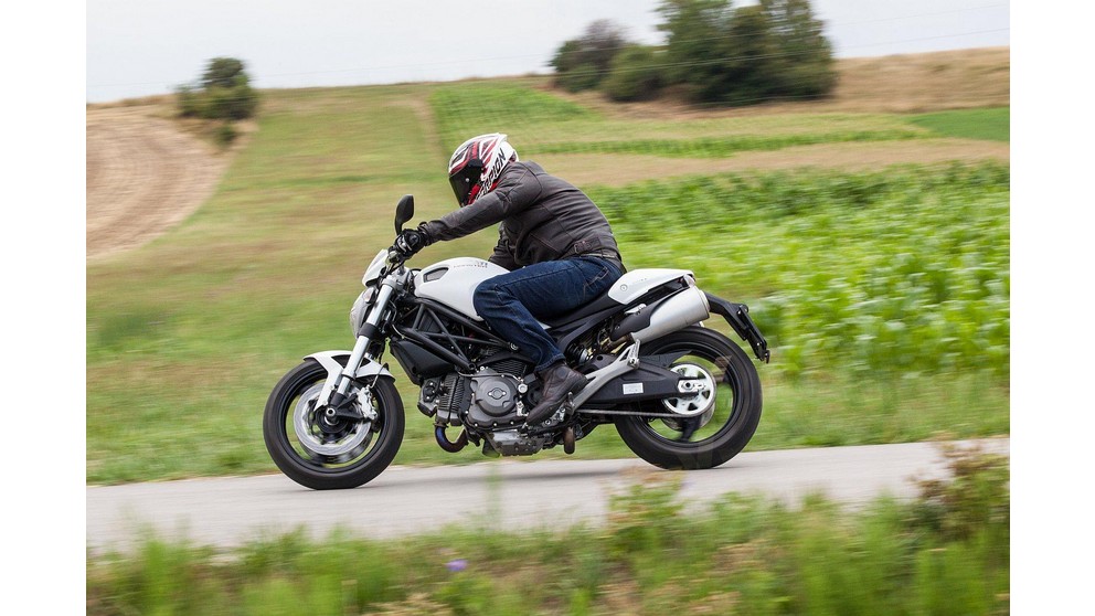 Ducati Monster 696 - Imagem 24