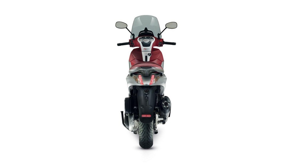Piaggio Beverly 350ie Sport Touring - Image 20