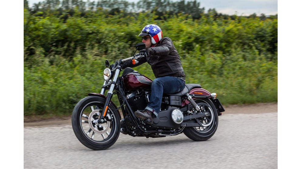 Harley-Davidson Dyna Street Bob Special - Immagine 17