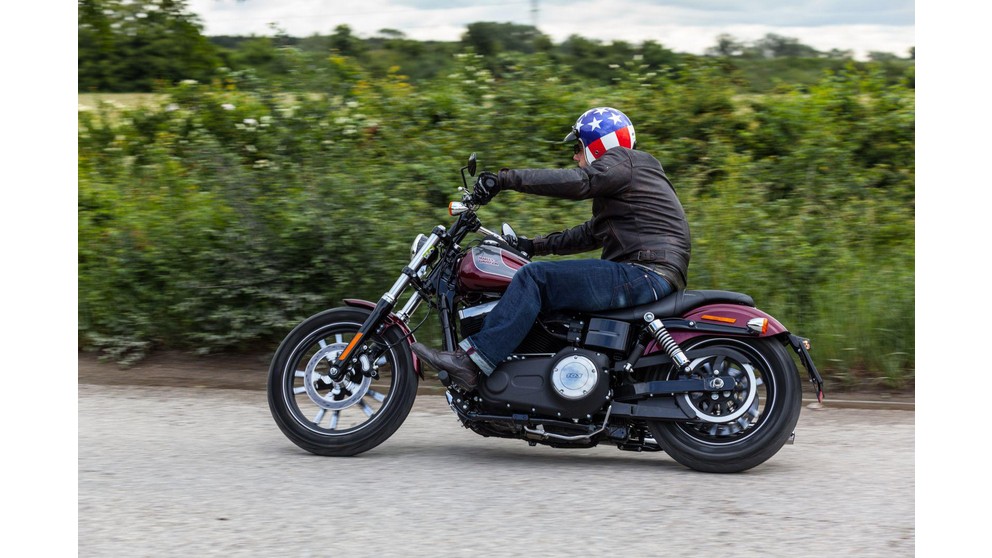 Harley-Davidson Dyna Street Bob Special - Image 20