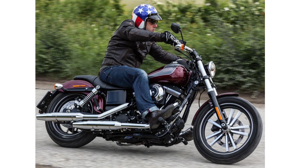 Harley-Davidson Dyna Street Bob Special - Obrázek 21