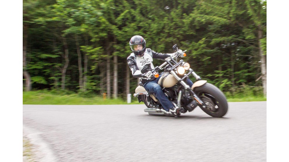 Harley-Davidson Dyna Fat Bob FXDF - Obrázek 12