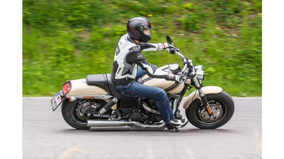 Harley-Davidson Dyna Fat Bob FXDF - Obrázek 15