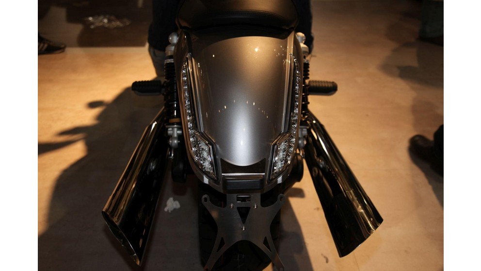 Moto Guzzi California 1400 Custom - Immagine 18