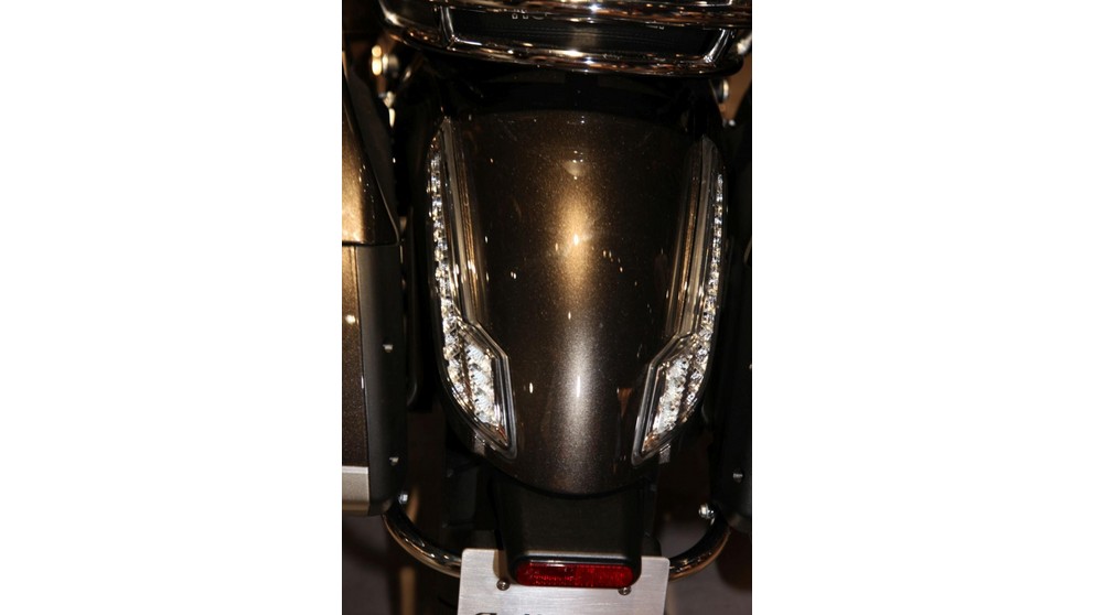 Moto Guzzi California 1400 Touring SE - Obraz 13