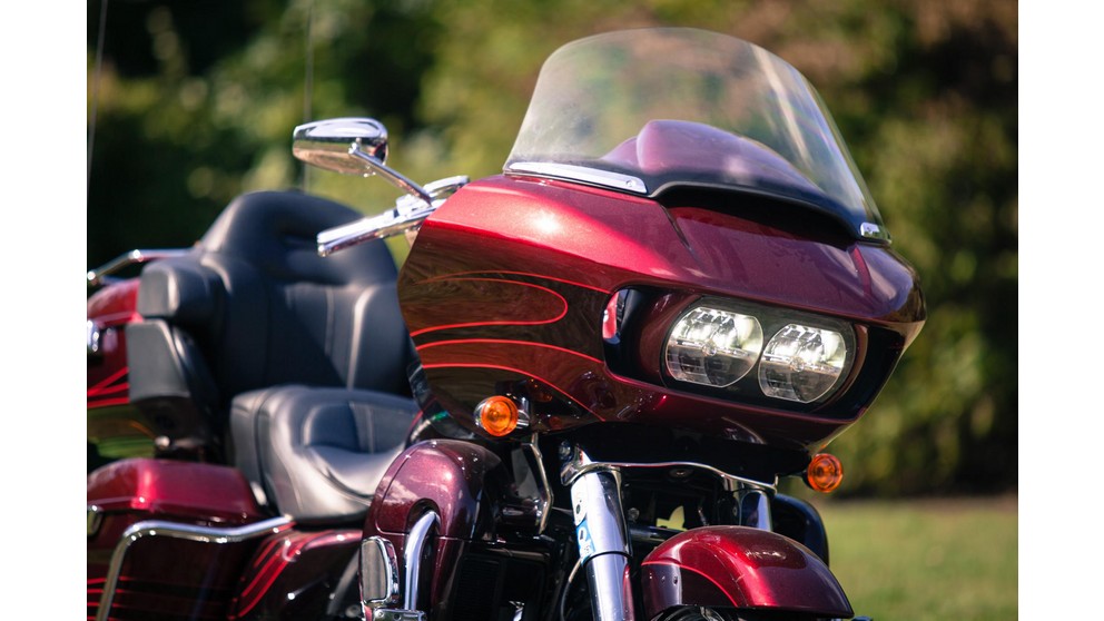 Harley-Davidson CVO Road Glide Ultra FLTRUSE - Obrázek 18