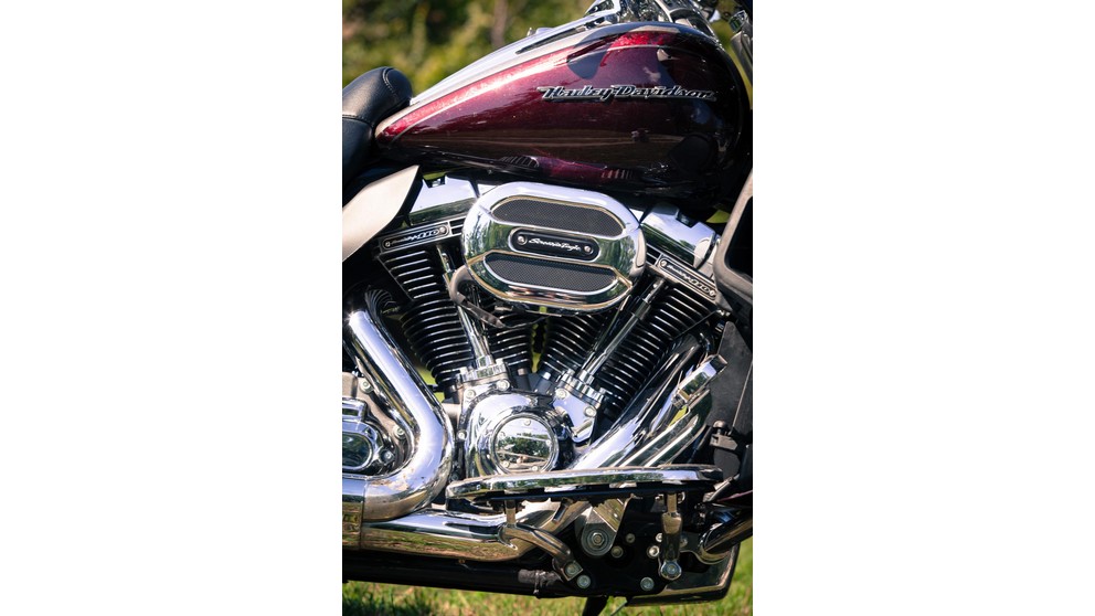 Harley-Davidson CVO Ultra Limited FLHTKSE - Resim 19