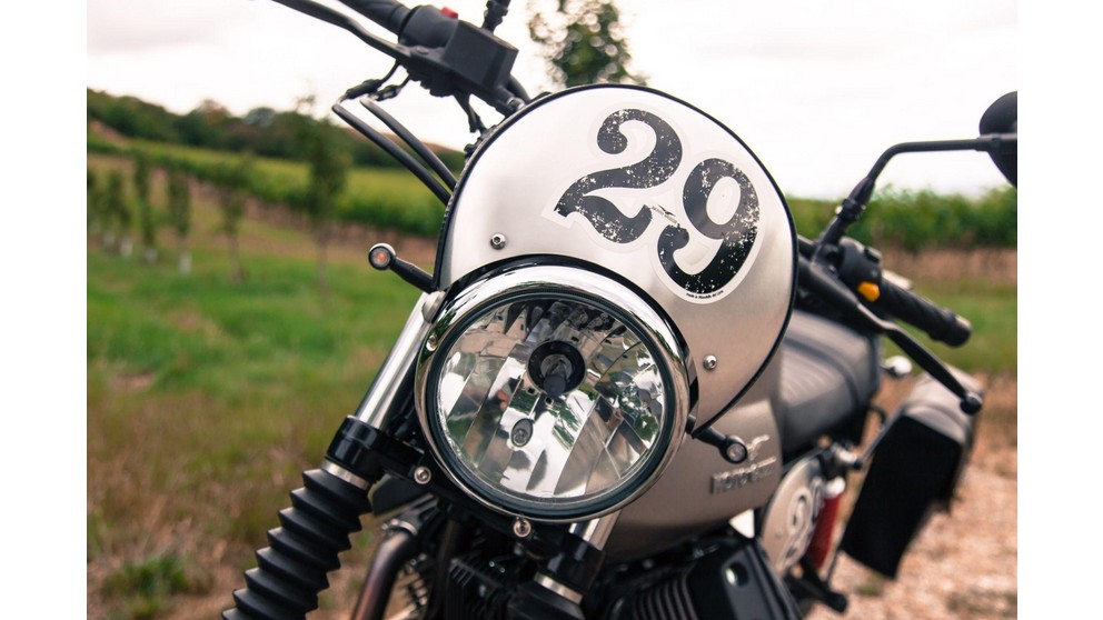 Moto Guzzi V7 II Stone - Imagem 17