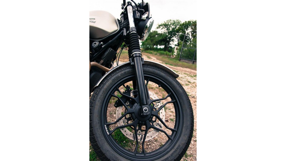 Moto Guzzi V7 II Stone - Immagine 19
