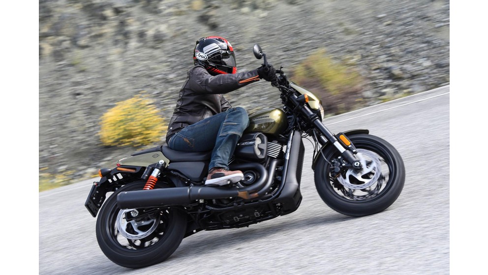 Harley-Davidson Street Rod - Imagem 15