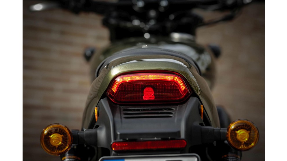 Harley-Davidson Street Rod - Image 24