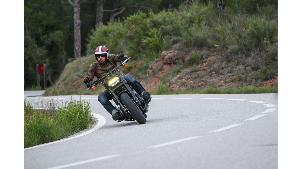 Harley-Davidson Softail Breakout 114 FXBRS - Obrázek 13
