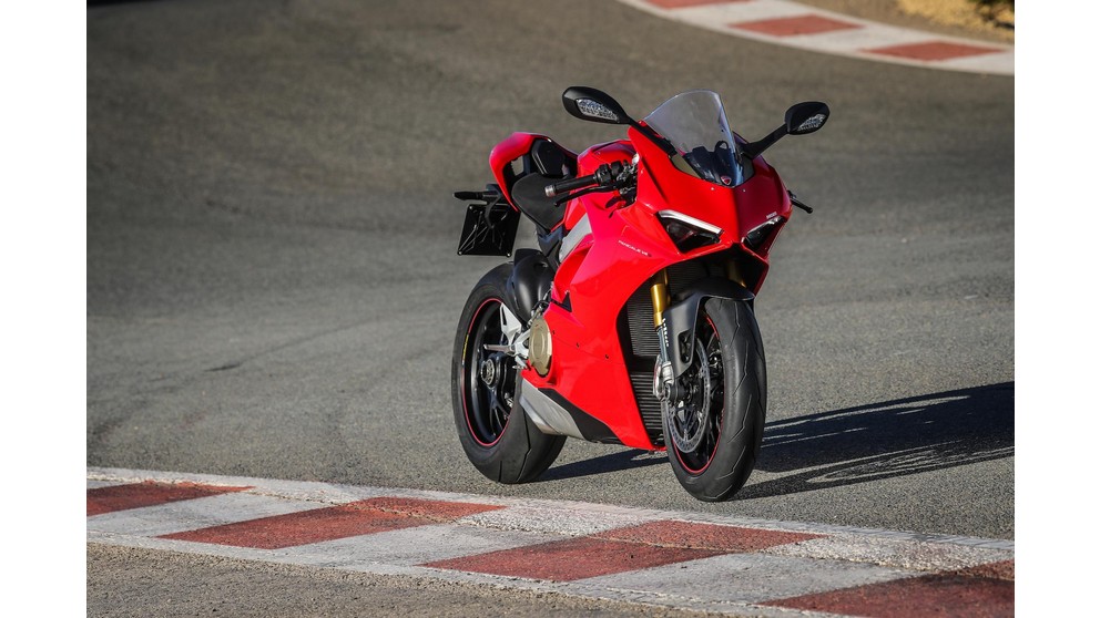 Ducati Panigale V4 Speciale - Image 8