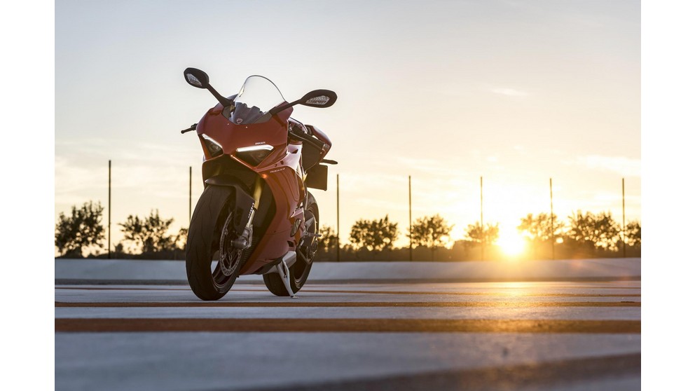 Ducati Panigale V4 Speciale - Image 23
