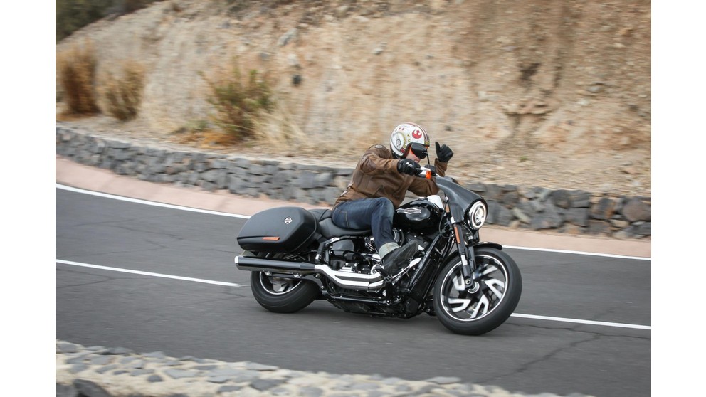 Harley-Davidson Softail Sport Glide FLSB - Слика 24