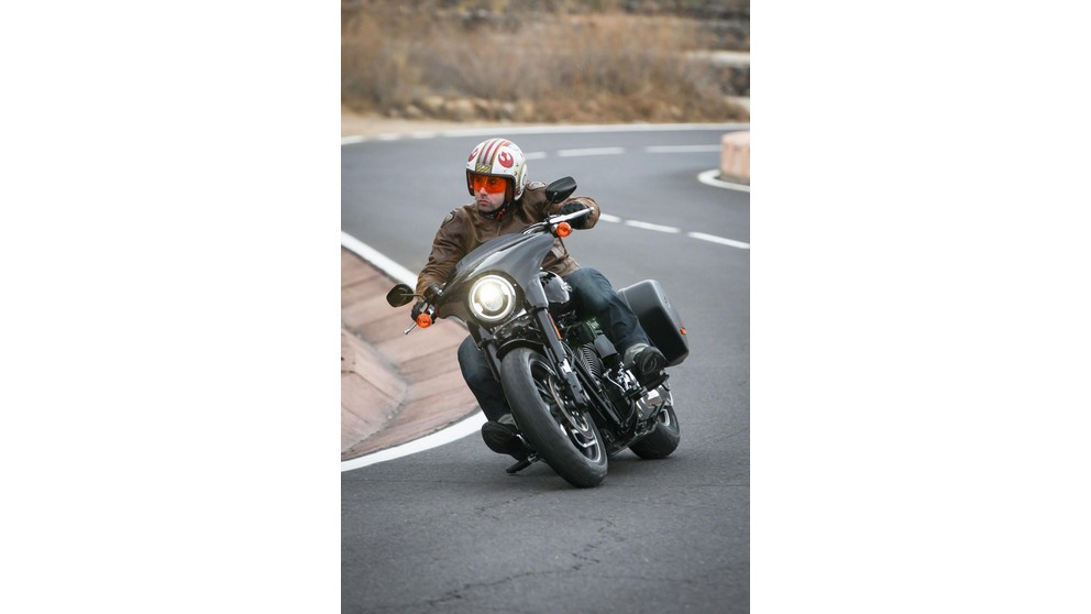 Harley-Davidson Softail Sport Glide FLSB - Obrázek 9