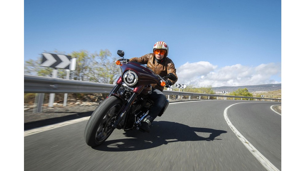 Harley-Davidson Softail Sport Glide FLSB - Obrázek 12